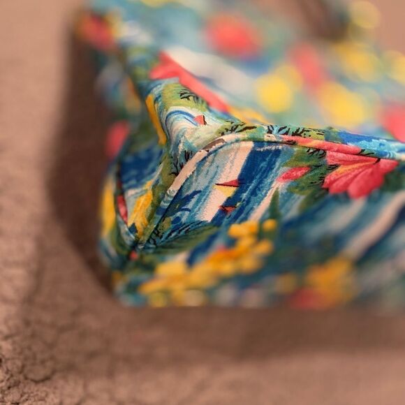 Hawaiian Tote - Picture 5 of 10